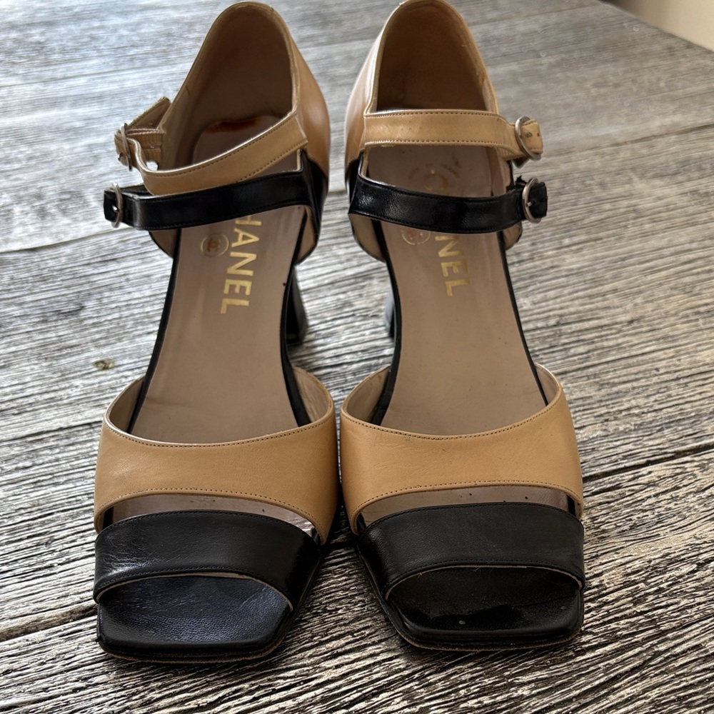 CHANEL Two-Tone Black and Tan Heels